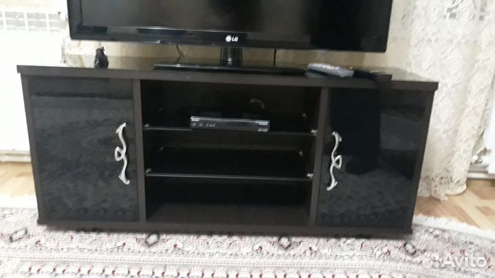 Комод и подстака под телевизор