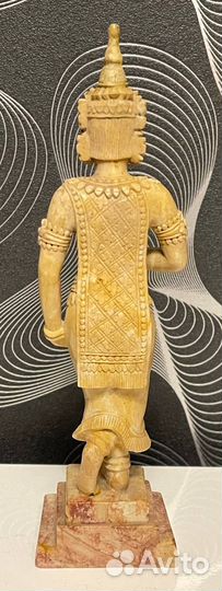 Апсара. Статуэтка из камня