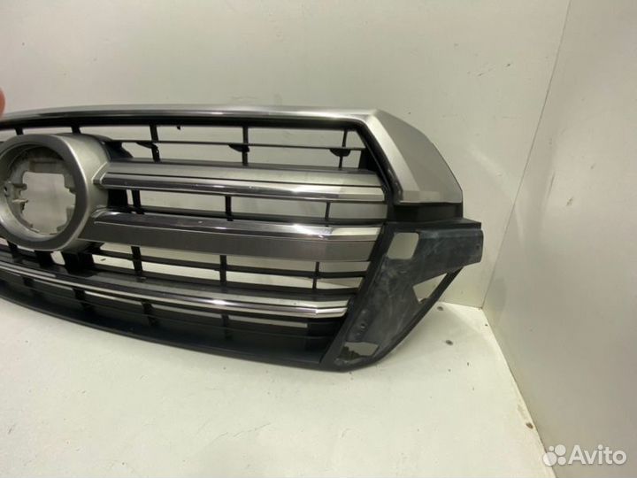 Решетка радиатора передняя Toyota Land Cruiser 200