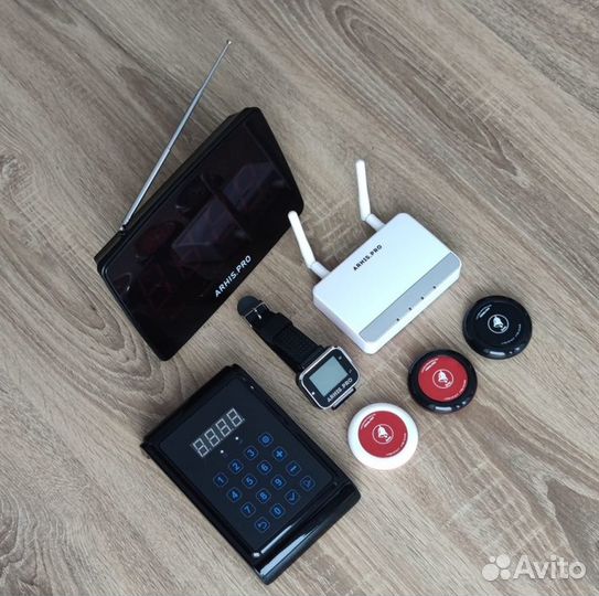 Система вызова: кнопка вызова официанта и табло