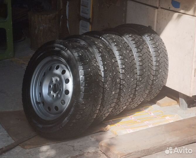 Комплект зимних шипованных колёс 185/65 R14