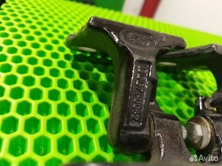 Петля двери Land Rover Range Rover Sport L320