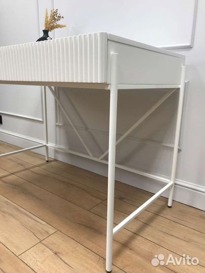 Стол письменный Velvet