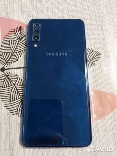 Samsung Galaxy A7 (2018), 4/64 ГБ