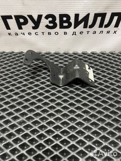 Крепление фары (кронштейн фары) Volvo FMX 82365479