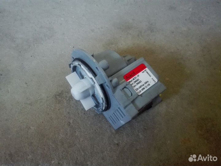 Водяной насос для стиральной машины indesit W105TX