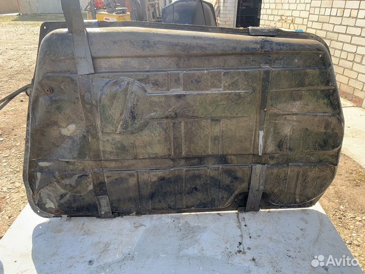 Бензобак BMW E32