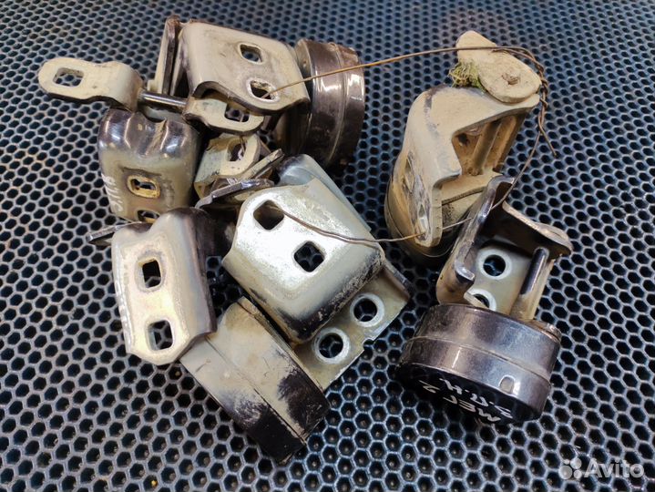 Петля двери renault megane II