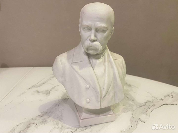 Фарфоровая статуэтка Бюст Шевченуо лфз