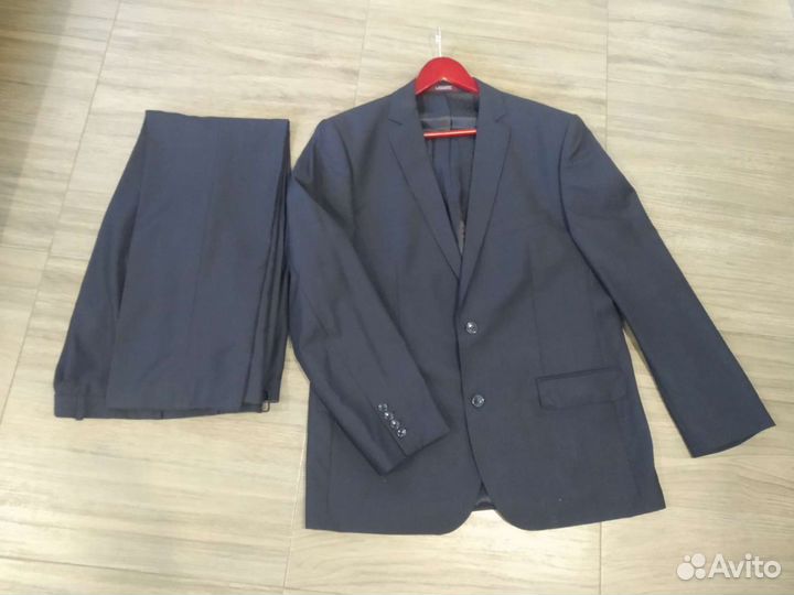 Строгий классический костюм