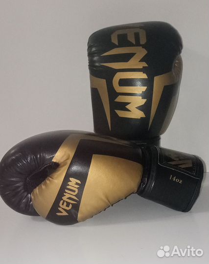 Боксерские перчатки Venum black-gold