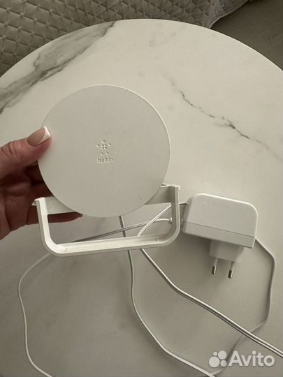 Колонка с беспроводной зарядкой Belkin