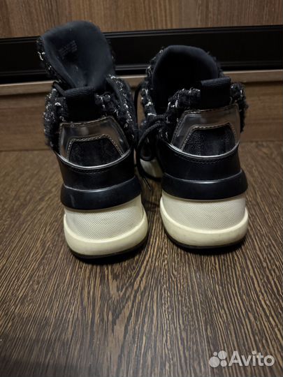 Кроссовки женские