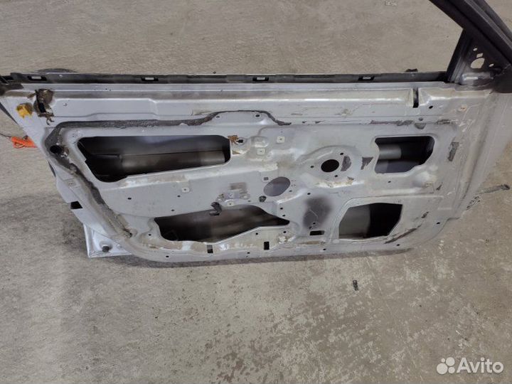 Дверь боковая передняя левая Mitsubishi Carisma