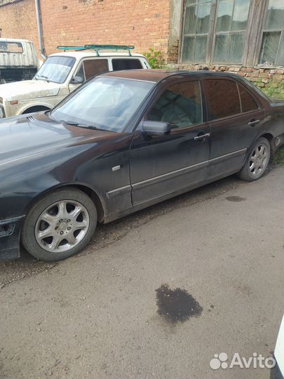 Mercedes-Benz E-класс 2.4 AT, 1997, битый, 999 999 км