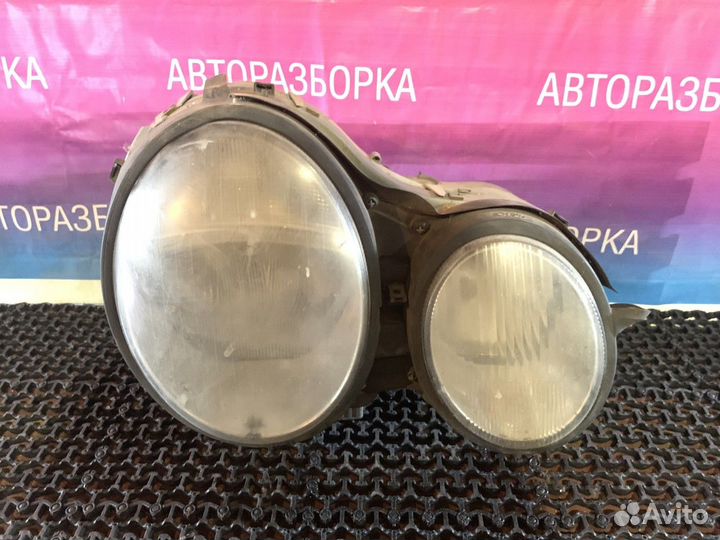 Фара правая Mercedes-Benz E-class