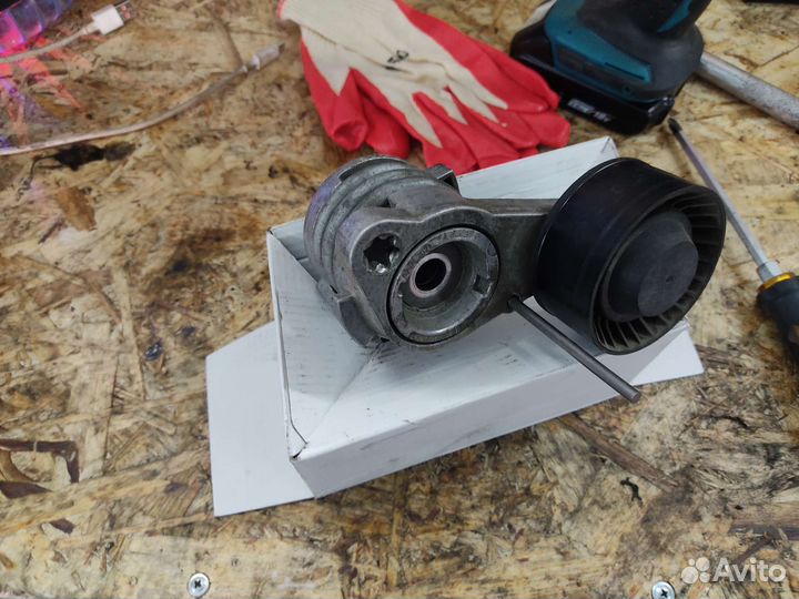 Натяжной ролик