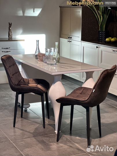 Велюровые стулья с мягкой спинкой