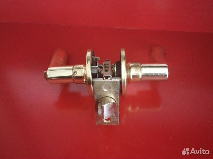 Дверная ручка с замком