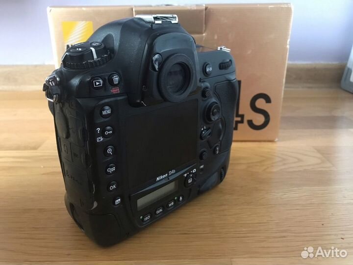 Nikon D4s body (пробег 115 тыс.кадров)