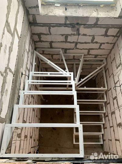 Лестницы г-образные