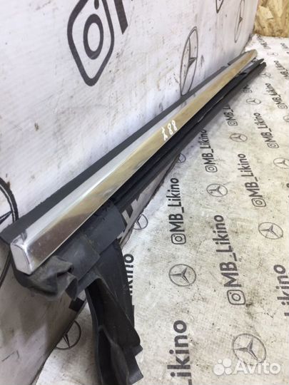 Молдинг стекла задний правый Mercedes Cls-Class