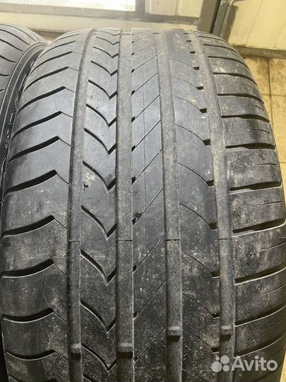 Goodyear EfficientGrip 285/40 R20 104Y