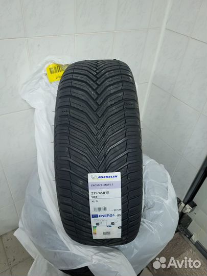 Michelin CrossClimate 2 235/45 R18 98Y