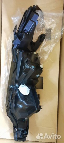 Фара передняя правая Toyota Camry 70 2017-2023