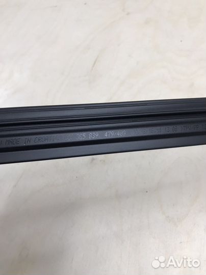 Уплотнитель стекла задней двери Passat B8