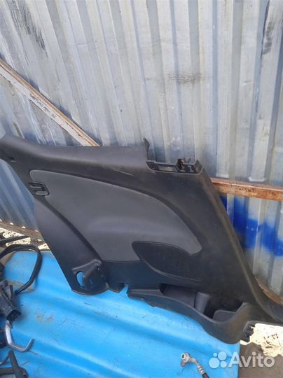 Обшивка салона.задняя левая 3 двери Opel Astra J