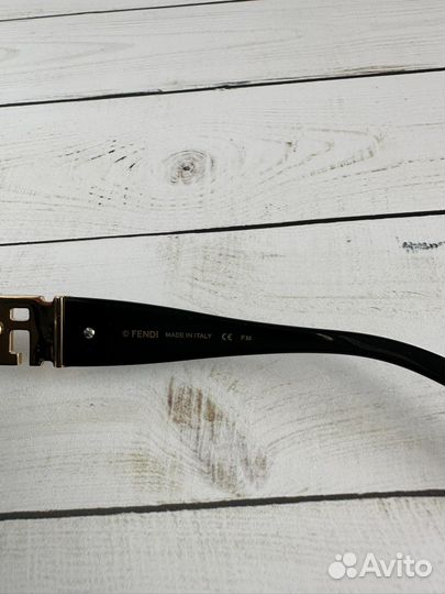 Солнцезащитные очки Fendi