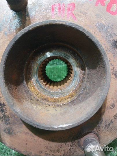 Кулак поворотный передний правый Nissan Bluebird