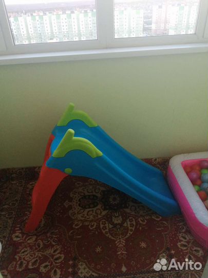 Горка и Сухой бассейн с шариками