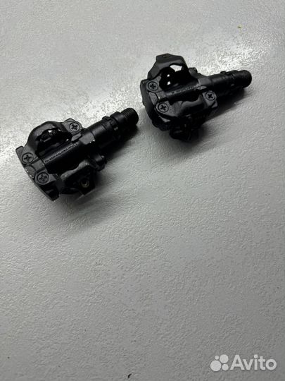 Контактные педали Shimano PD-m520