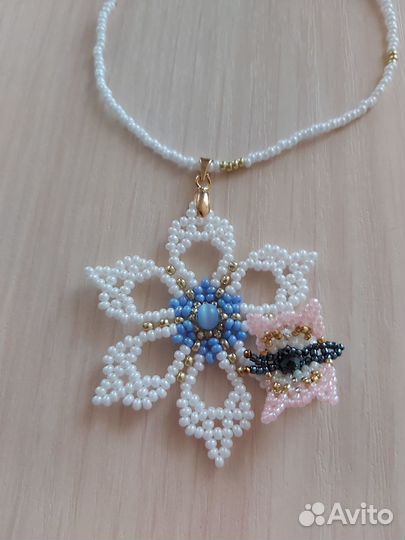 Украшение из бисера