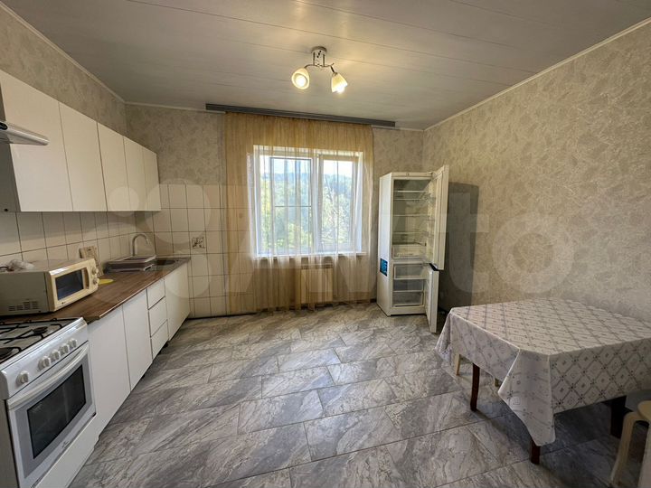 3-к. квартира, 90 м², 2/2 эт.