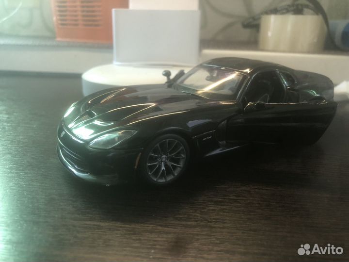 Машинка Dodge Viper