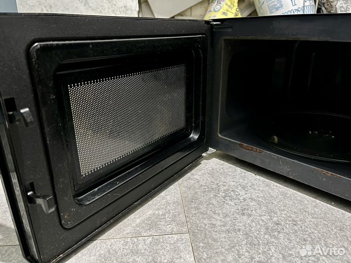 Микроволновая печь BBK 20MWS-722T/B-M на запчасти