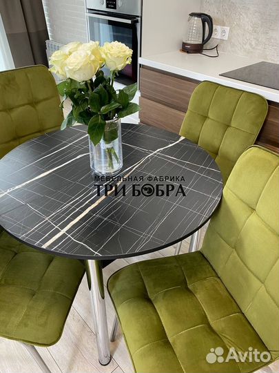 Кухонный стол круглый и стулья