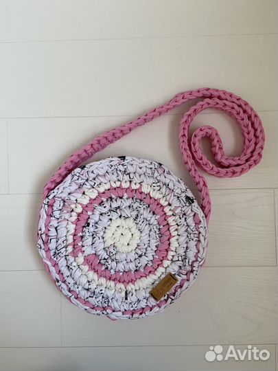 Вязаная сумка в виде деревенского коврика