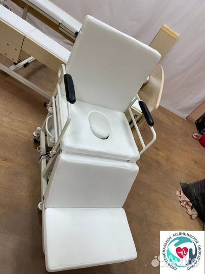 Медицинская электрическая кровать и инвалидное кре
