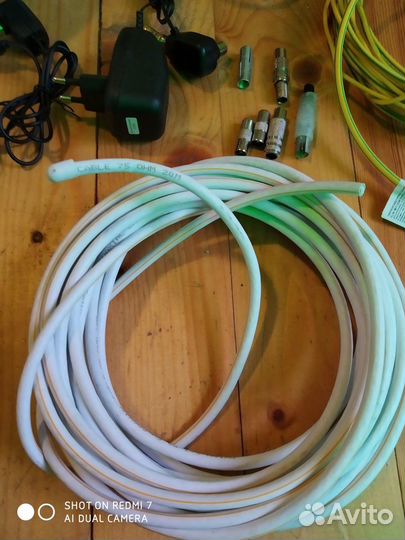 Кабель тв, заземляющий кабель, питание усилителя