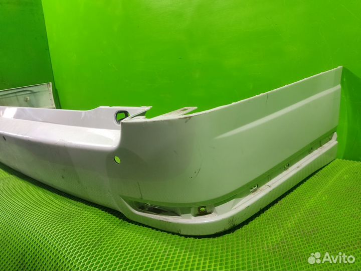 Бампер задний Toyota Hiace H300