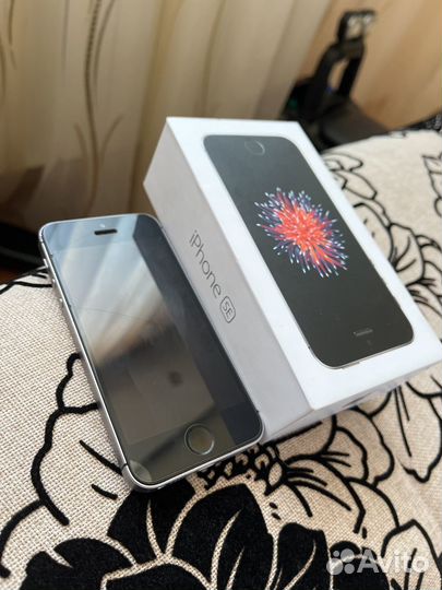 iPhone SE, 32 ГБ