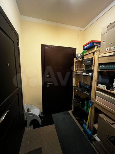 Доля в 2-к. квартире, 61,6 м², 1/3 эт.