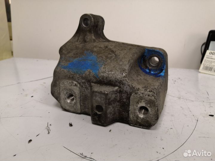 Б/У Кронштейн кпп левый#001