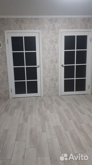 Двери белые классика с решеткой