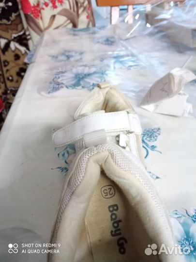 Кроссовки детские белые25размера