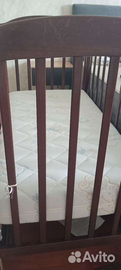 Детская кроватка с универсальным маятником